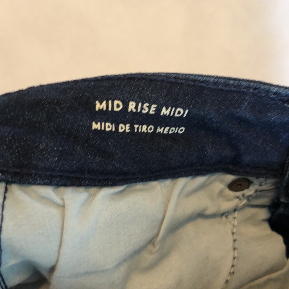 Women’s size 00/24 mid rise midi Universal Thread cuffed blue jean shorts - Picture 6 of 8